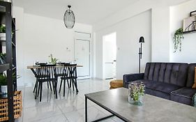 Phaedrus Living - Seaside Executive Flat Harbour 206